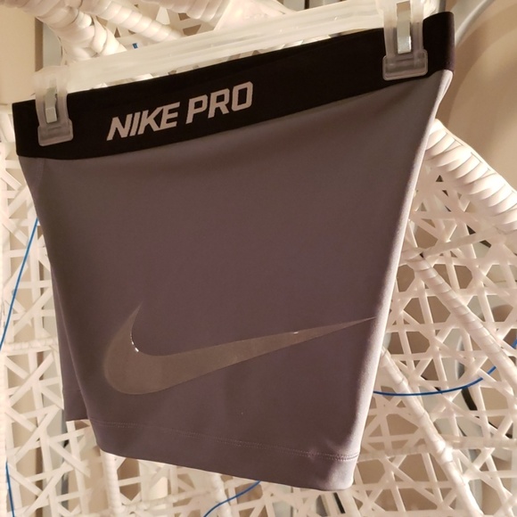 Nike grey shorts - Picture 3 of 8